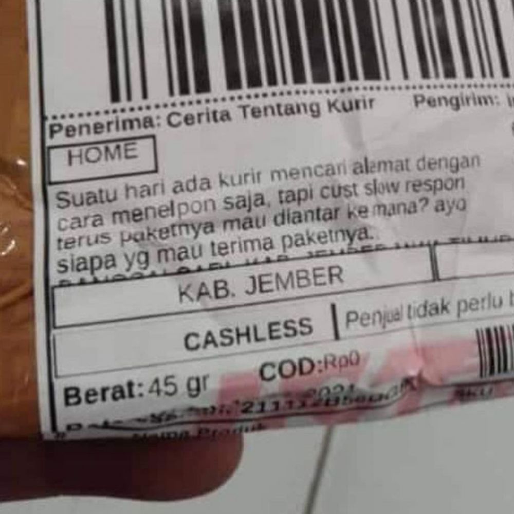 nama penerima dibungkus paket © Twitter