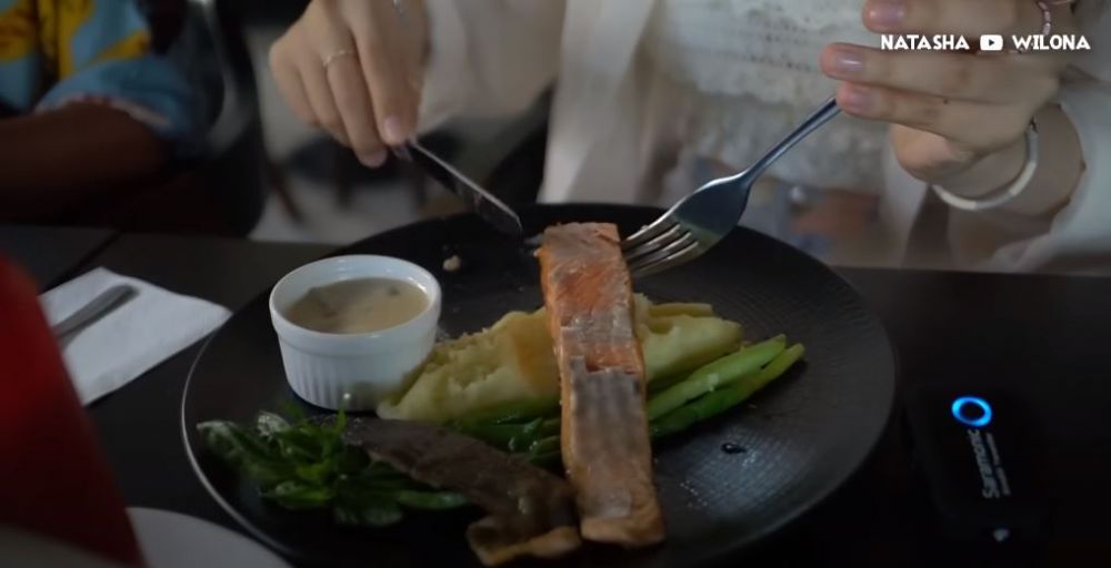 10 Makanan dikonsumsi Natasha Wilona, bantu kulit mulus bebas jerawat