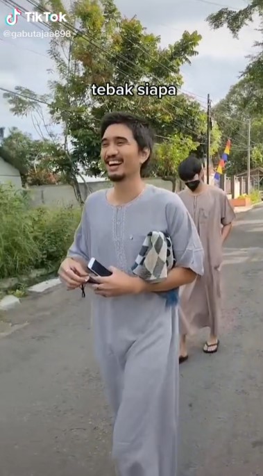 Gaya sederhana Duta SO7 di luar panggung © berbagai sumber