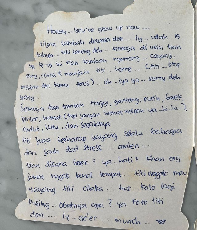Isi surat cinta Titi Kamal untuk Christian Sugiono saat LDR, bucin nih