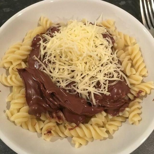 17 Potret kombinasi cokelat dengan makanan ini bikin nggak habis pikir