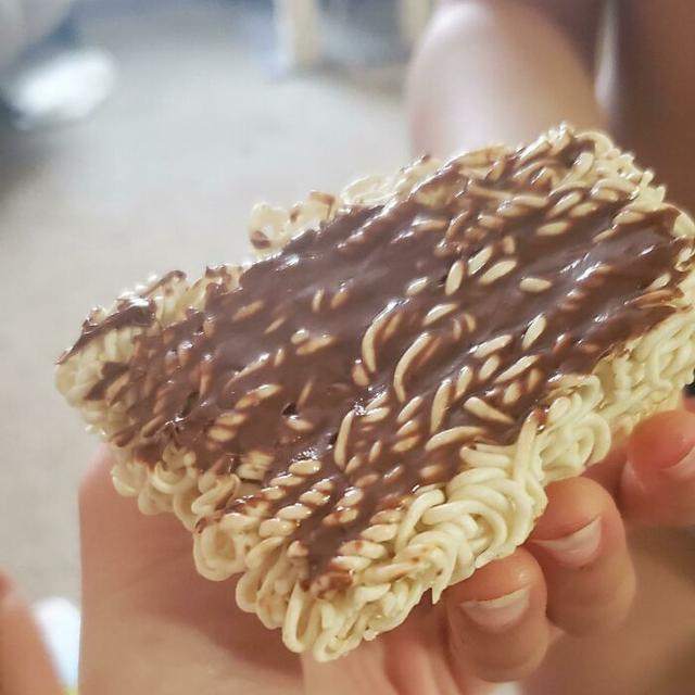 17 Potret kombinasi cokelat dengan makanan ini bikin nggak habis pikir