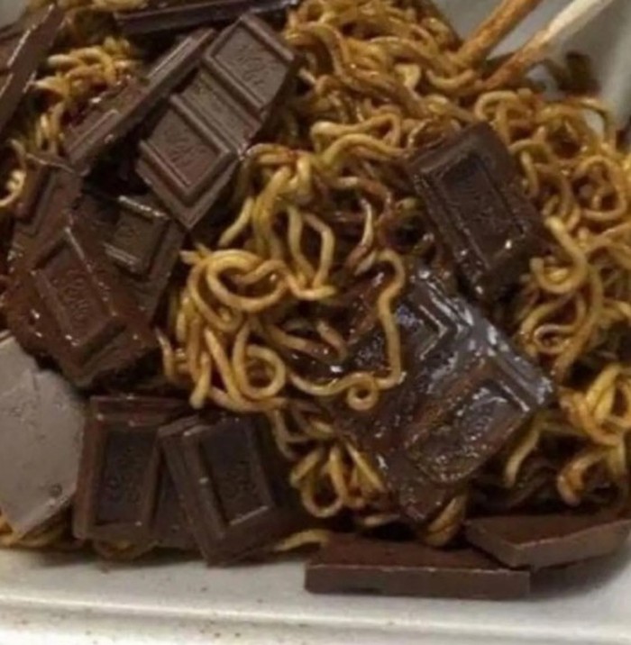 17 Potret kombinasi cokelat dengan makanan ini bikin nggak habis pikir