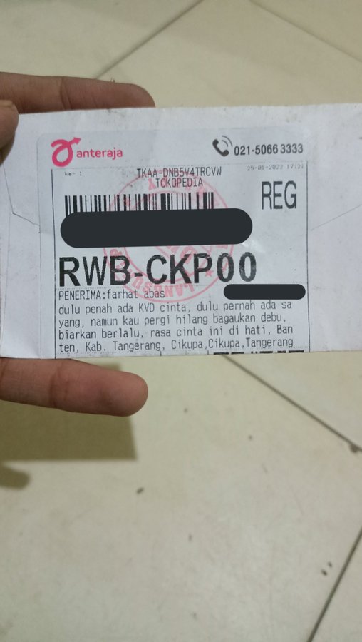 tulisan nyeleneh di alamat penerima paket © Twitter tulisan nyeleneh di alamat penerima paket © Twitter