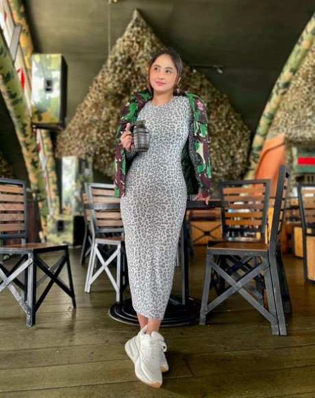 Sumber kekayaan Dewi Perssik © Instagram