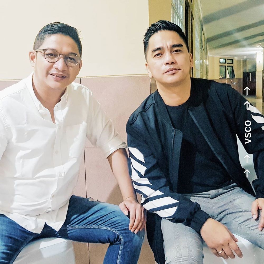 deretan pasangan sahabat seleb cowok Berbagai sumber deretan pasangan sahabat seleb cowok Berbagai sumber