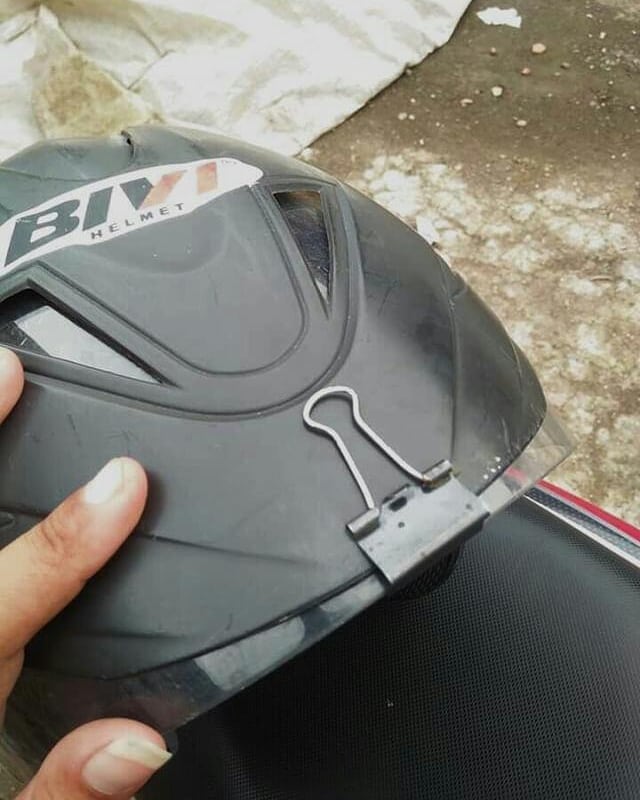 helm dipakai buat lifehack nyeleneh banget © berbagai sumber