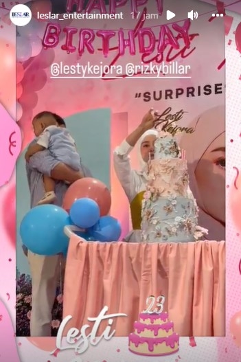 10 Detail kue ulang tahun Lesty Kejora ke-23, elegan serba pastel