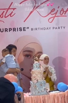 10 Detail kue ulang tahun Lesty Kejora ke-23, elegan serba pastel