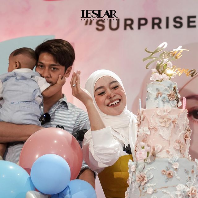 10 Detail kue ulang tahun Lesty Kejora ke-23, elegan serba pastel
