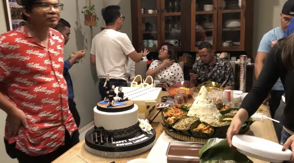 10 Kue ultah Sophia Latjuba dari tahun ke tahun, unik dan elegan