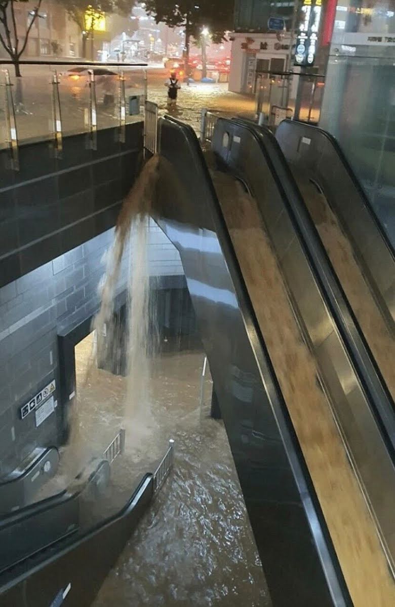 banjir bandang kota Seoul © berbagai sumber banjir bandang kota Seoul © berbagai sumber