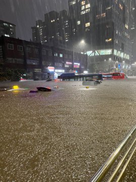 Banjir bandang landa Seoul, ini 12 foto terkini ibu kota Korea Selatan