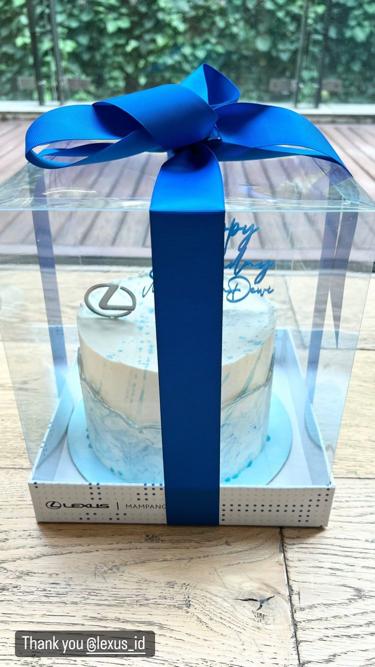 10 Potret kue ultah Sandra Dewi ke-39, unik bikin nggak tega makan