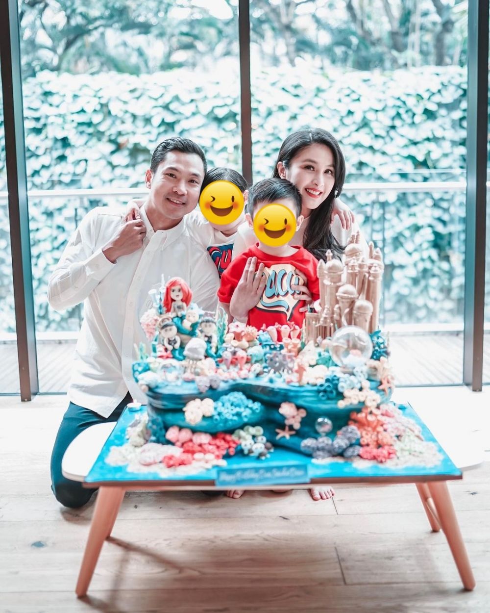 10 Potret kue ultah Sandra Dewi ke-39, unik bikin nggak tega makan