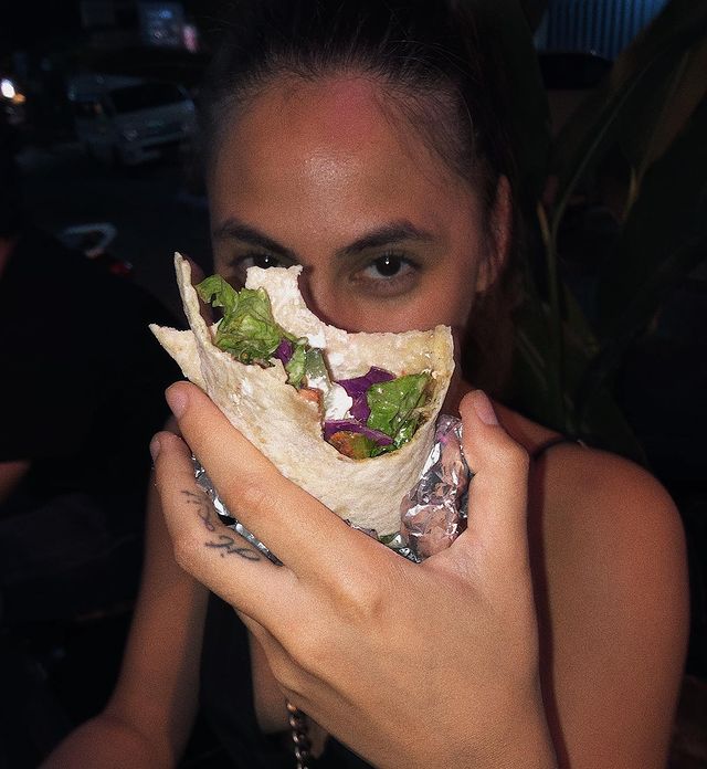 10 Makanan dikonsumsi Valerie Thomas, bantu jaga bentuk tubuh ideal