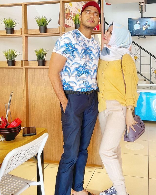 Ali Zainal dan Luna Maya iklan lawas © berbagai sumber Ali Zainal dan Luna Maya iklan lawas © berbagai sumber