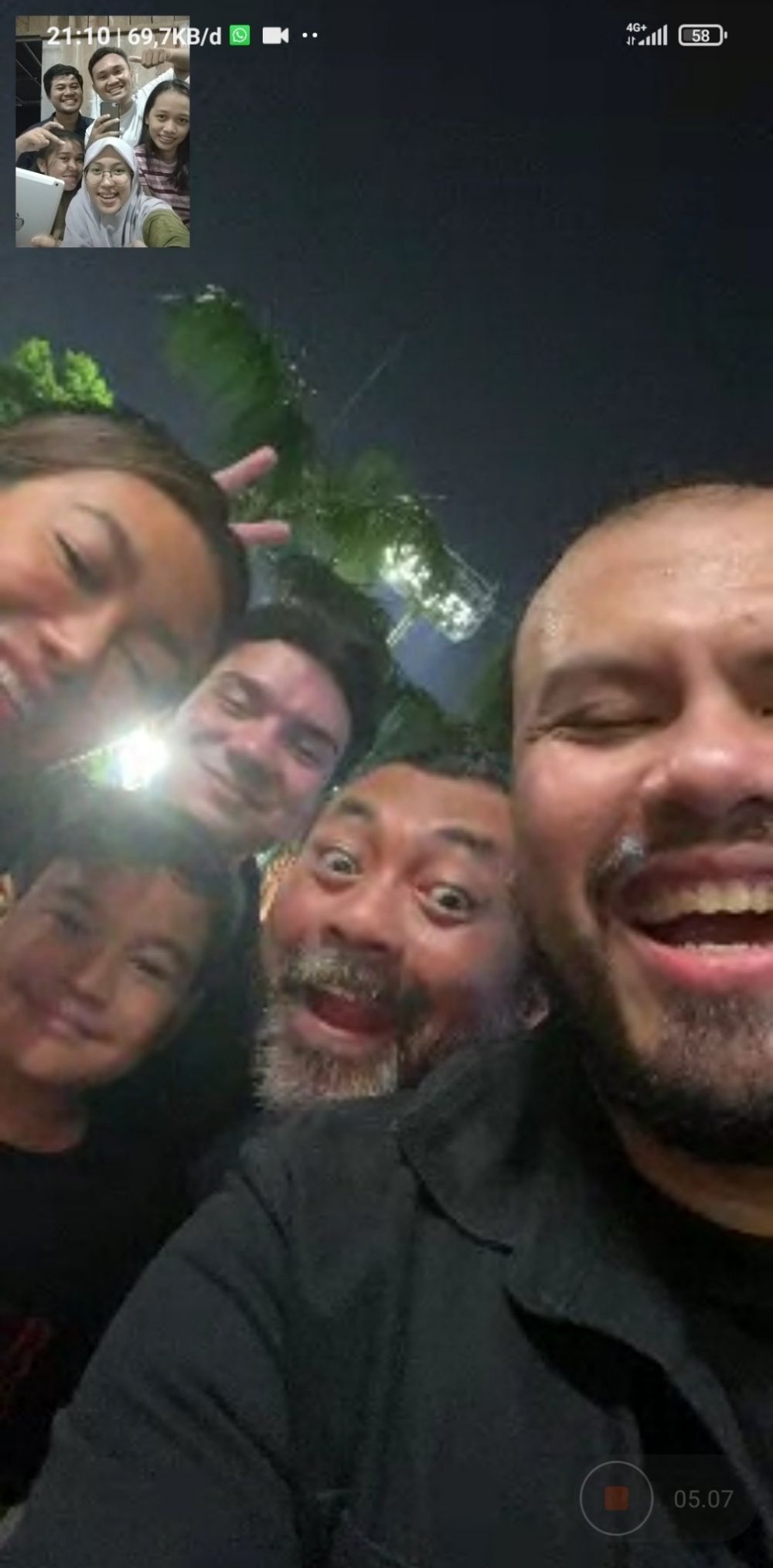 80 Km demi nonton pengabdi setan © berbagai sumber