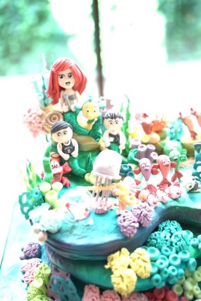 11 Potret detail kue ultah Sandra Dewi ke-39, bertema laut kece abis