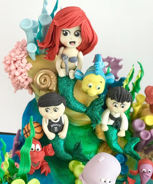 11 Potret detail kue ultah Sandra Dewi ke-39, bertema laut kece abis