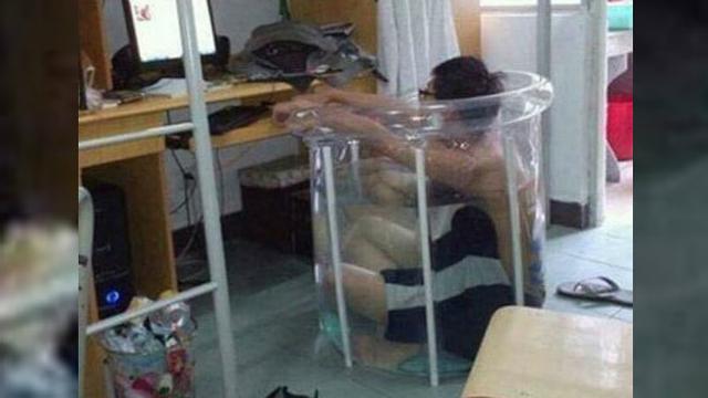 Tingkah kocak orang melawan hawa panas Berbagai sumber