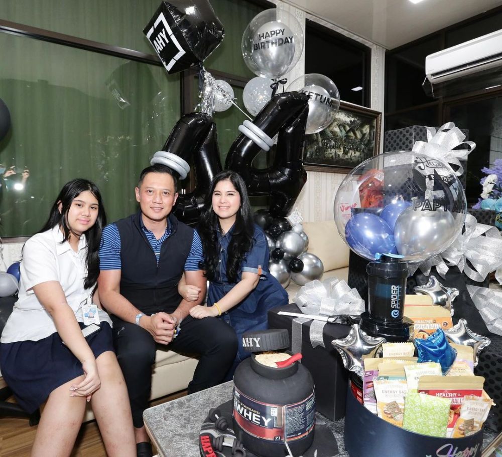 10 Kue ultah keluarga Annisa Pohan, bentuknya elegan hingga unik