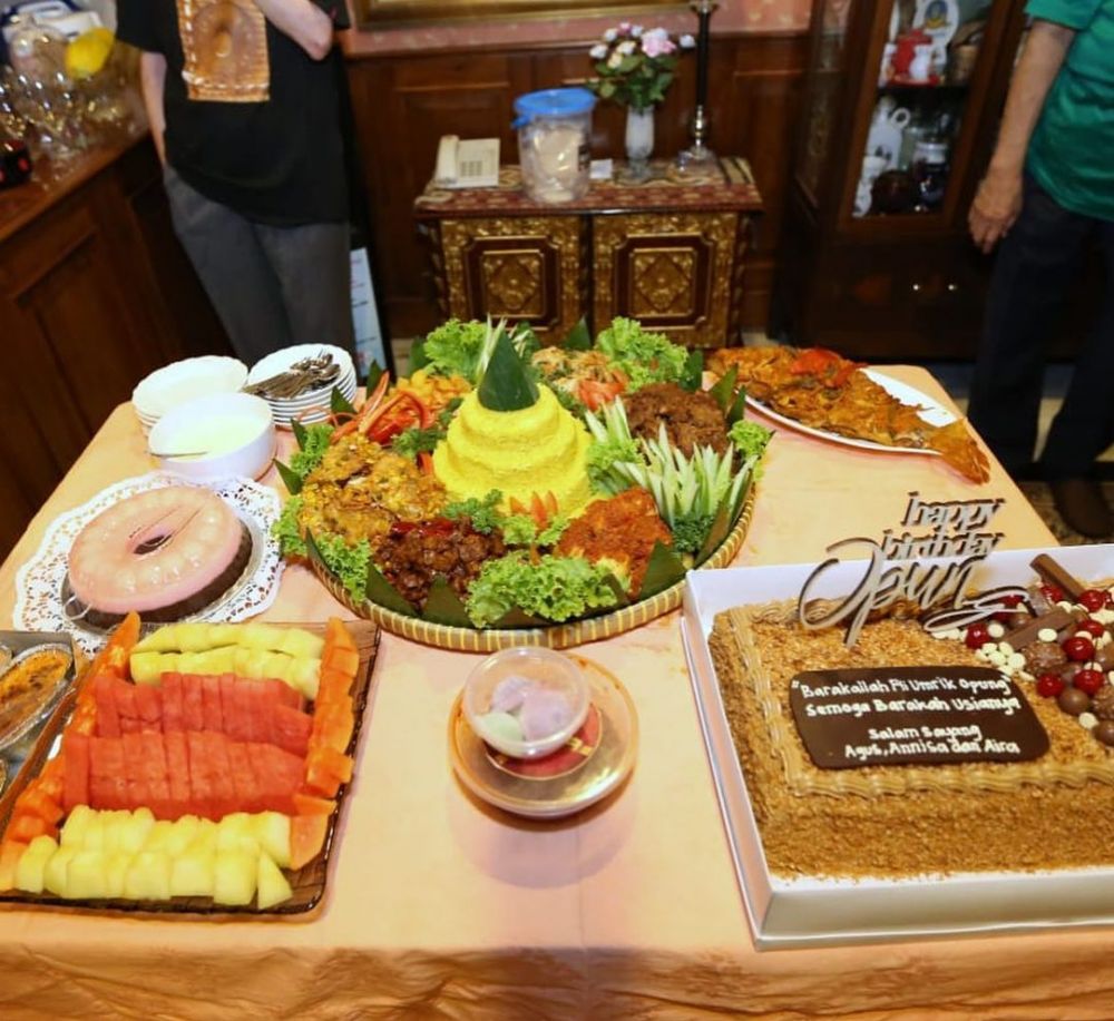 10 Kue ultah keluarga Annisa Pohan, bentuknya elegan hingga unik