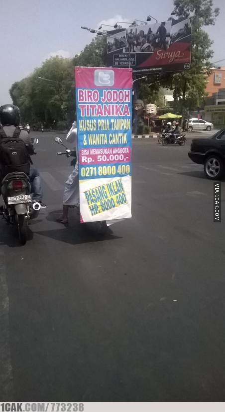 Potret lucu spanduk tawarkan jasa © berbagai sumber Potret lucu spanduk tawarkan jasa © berbagai sumber