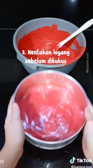 7 Trik mengukus kue agar teksturnya halus dan tidak bantet, antigagal