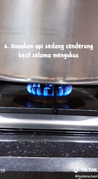 7 Trik mengukus kue agar teksturnya halus dan tidak bantet, antigagal