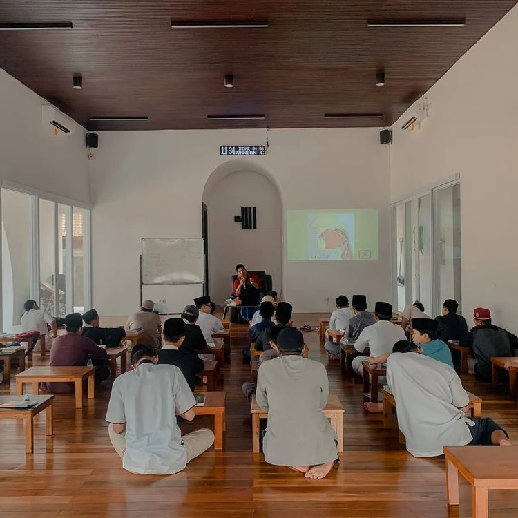 Teuku Wisnu bangun masjid © berbagai sumber