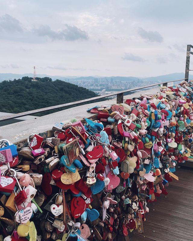 honeymoon Maudy Ayunda dan Jesse Choi © berbagai sumber