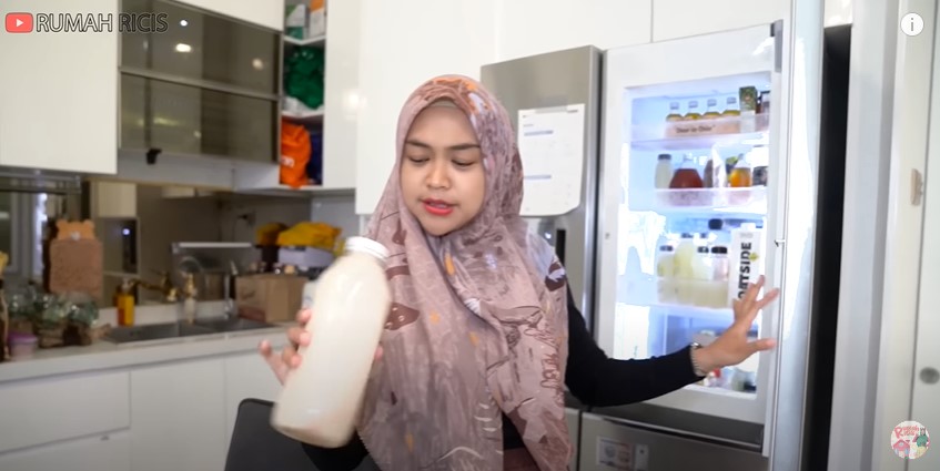 10 Pola makan Ria Ricis biar ASI lancar, rajin konsumsi susu kurma