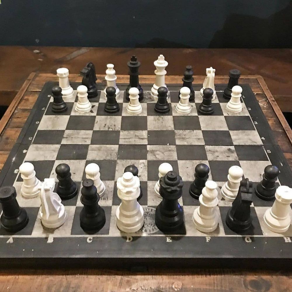 11 Momen lucu asal bisa main catur, idenya ada aja
