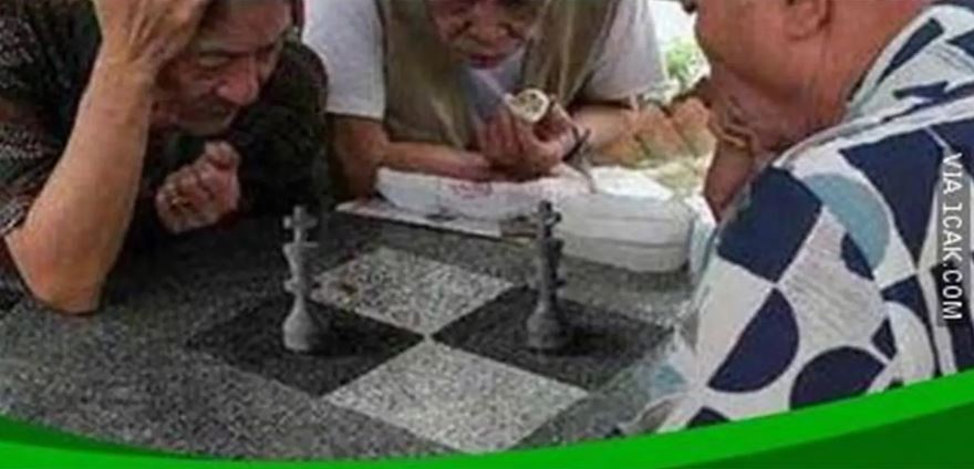 11 Momen lucu asal bisa main catur, idenya ada aja