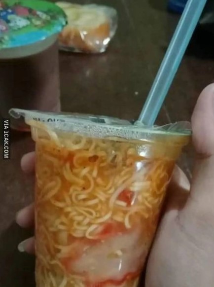 orang nyusahin diri sendiri saat makan © berbagai sumber