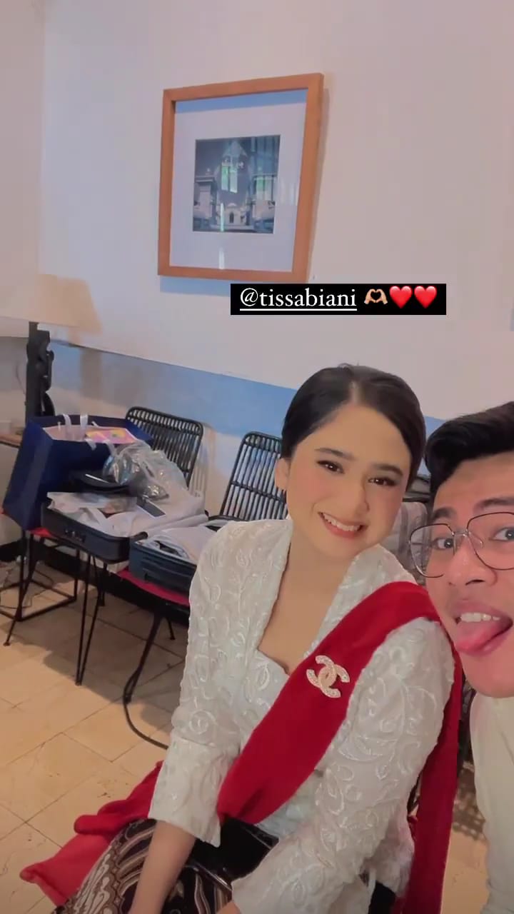 gaya tissa biani di acara lamaran kakak © instagram