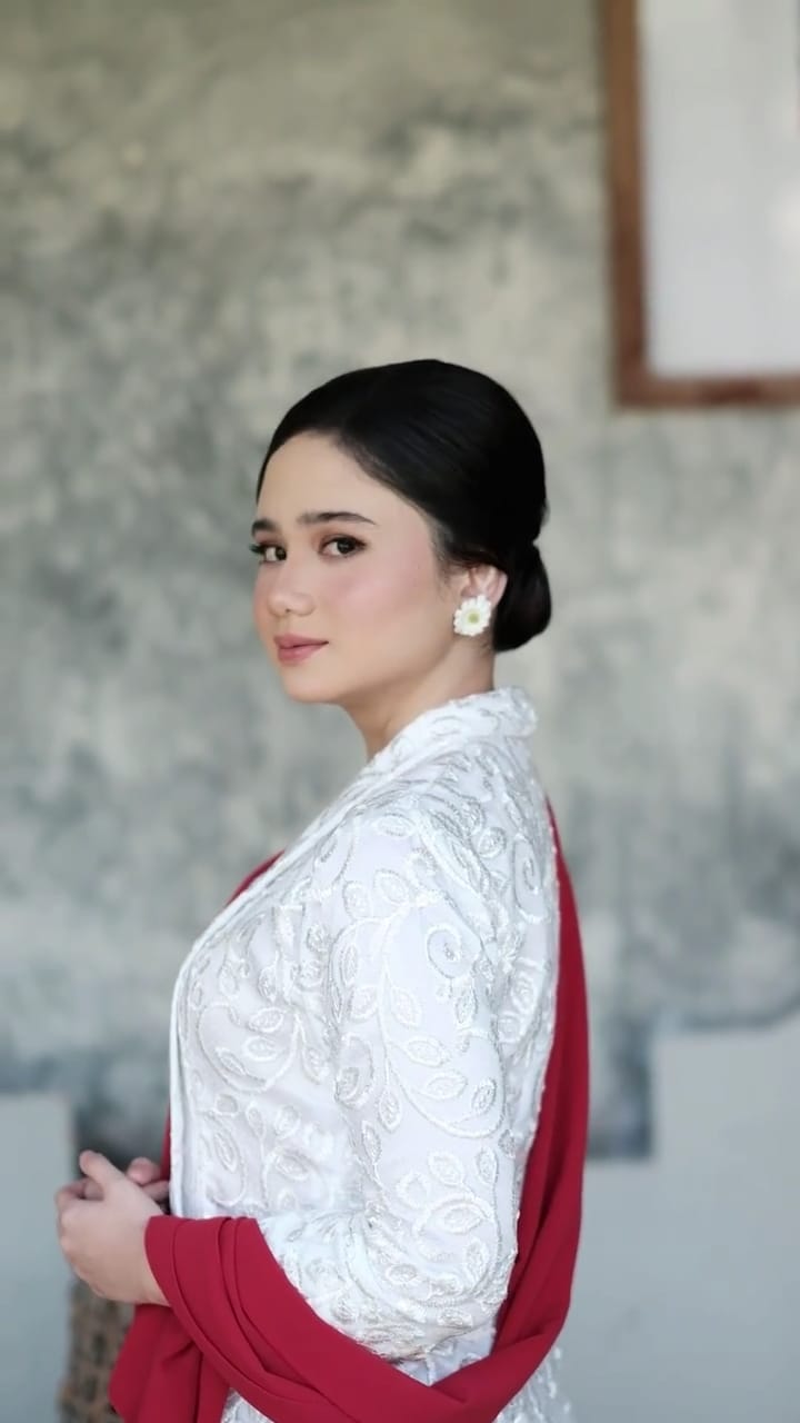 gaya tissa biani di acara lamaran kakak © instagram gaya tissa biani di acara lamaran kakak © instagram