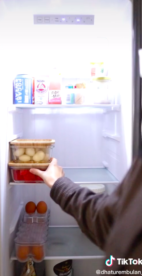 10 Cara praktis istri Tria The Changcuters menata makanan di kulkas