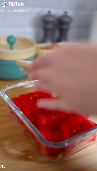 10 Cara praktis istri Tria The Changcuters menata makanan di kulkas