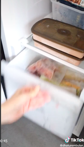 10 Cara praktis istri Tria The Changcuters menata makanan di kulkas