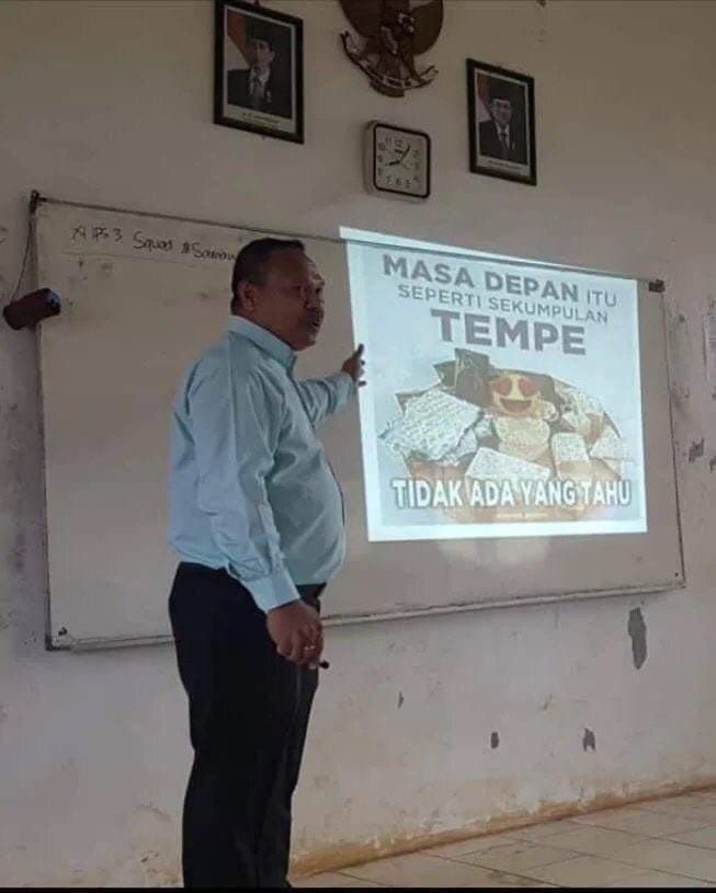 ruang kelas ada benda nyeleneh © berbagai sumber
