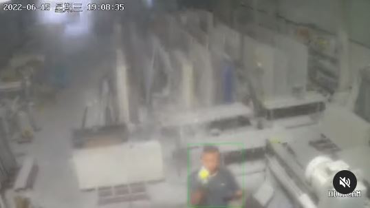 Pria tertangkap kamera tembak CCTV, endingnya nggak terduga