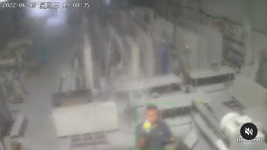pria dikira menembak cctv ternyata lucu © berbagai sumber pria dikira menembak cctv ternyata lucu © berbagai sumber