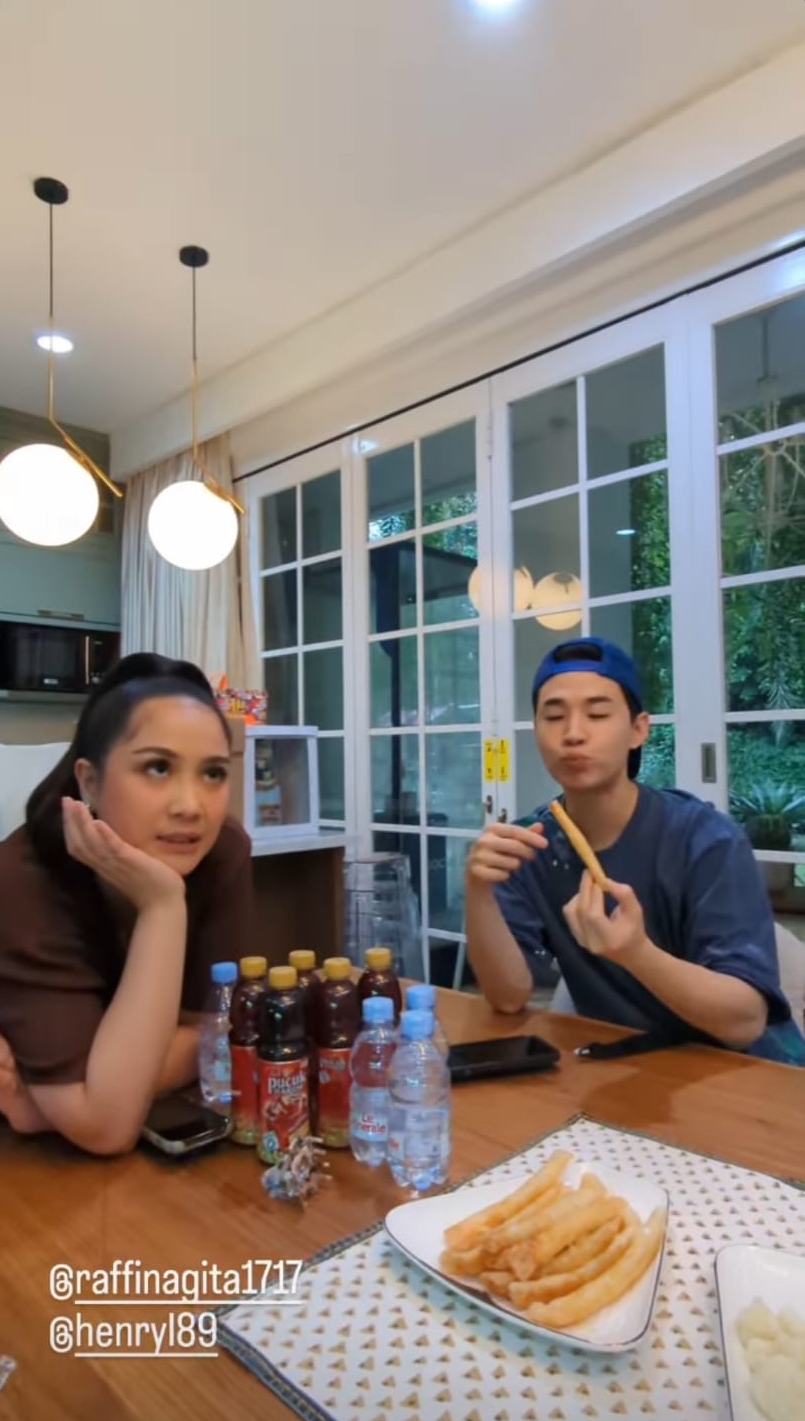 Henry Lau main ke rumah Raffi Ahmad © Instagram