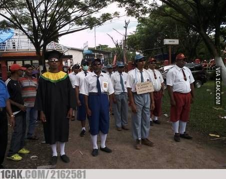 kostum gerak jalan nyeleneh © berbagai sumber