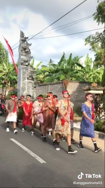 kostum gerak jalan nyeleneh © berbagai sumber