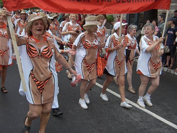 kostum gerak jalan nyeleneh © berbagai sumber
