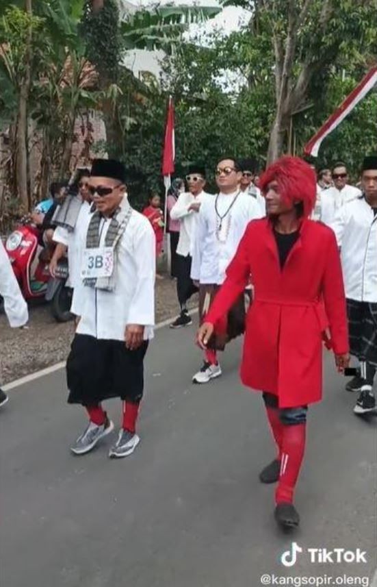 kostum gerak jalan nyeleneh © berbagai sumber