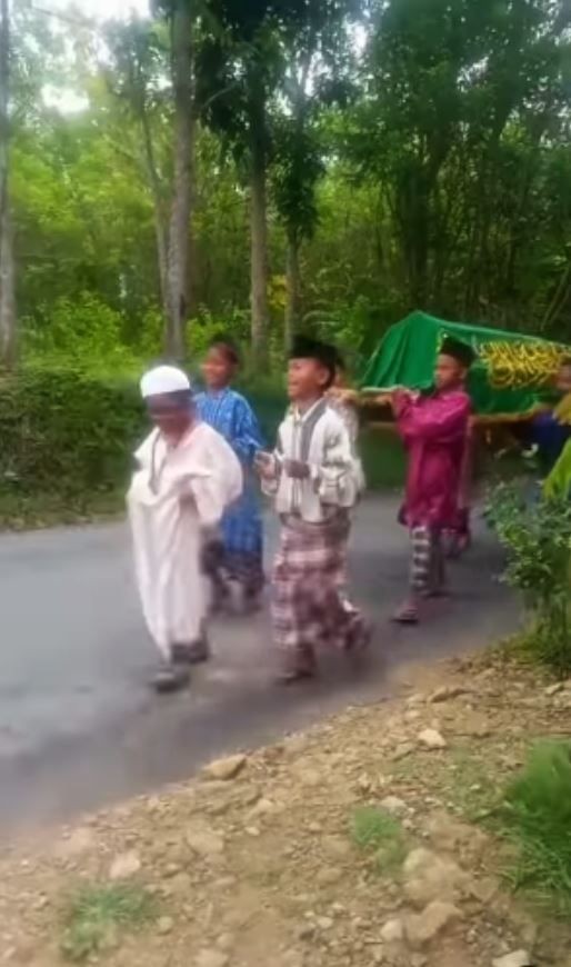 kostum gerak jalan nyeleneh © berbagai sumber